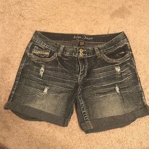 Woman’s denim Jean shorts.  Ariya jeans size 13/14.